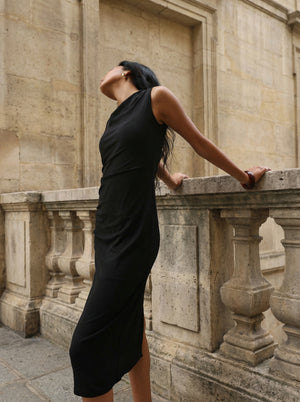 Woman Textured Slim Fit Round Neck Sleeveless Dresses