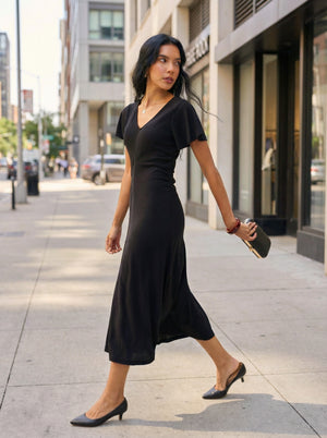 Woman Textured Regular Fit V-Neck Half Sleeves Dresses