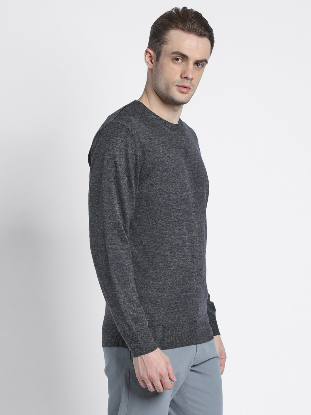 Men's Grey Solid Round neck pullover sweater