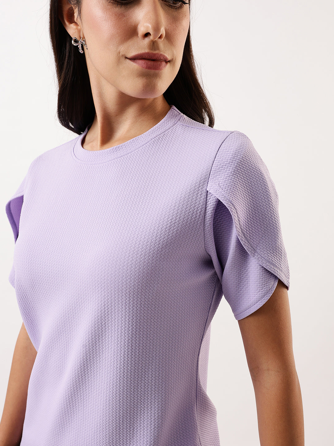 DL Woman Lavender Solid Textured Round Neck Petal Sleeves Top