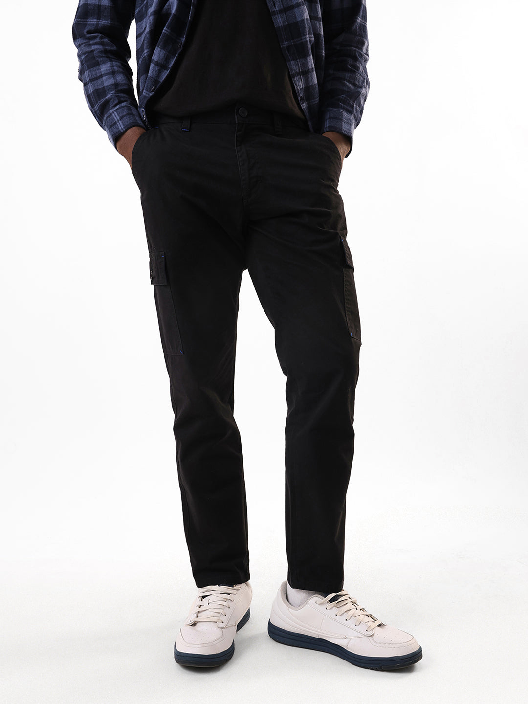 Men's Black Solid Slim Fit Cargo Trouser