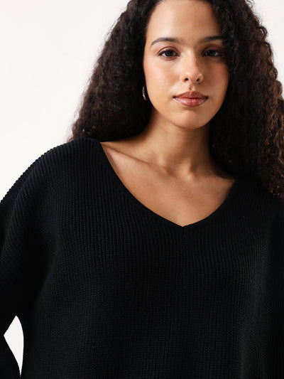 DL Woman Black Solid V- Neck Sweater