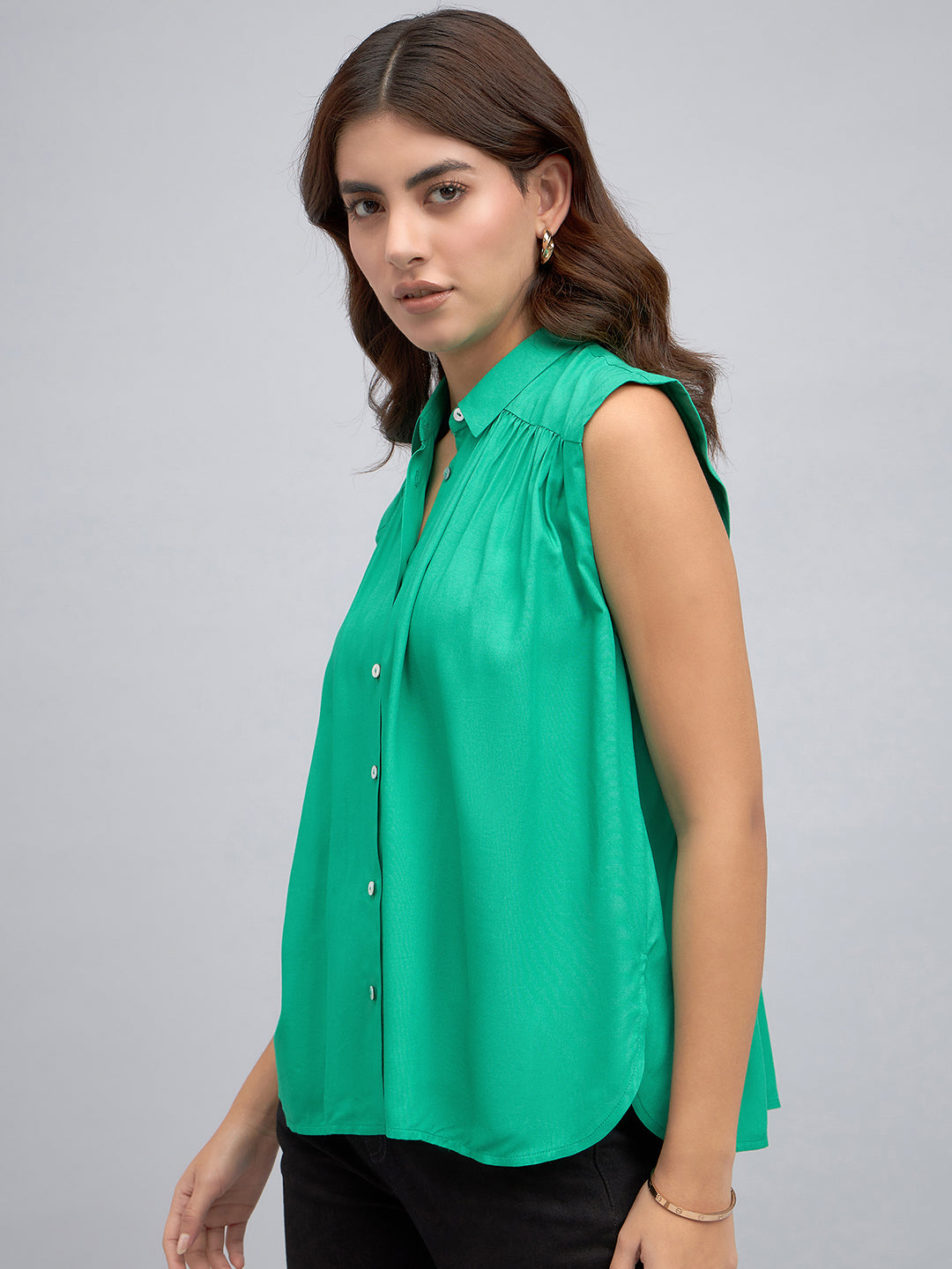 Shirt Collar Regular Fit Solid Green Sleeveless Shirt