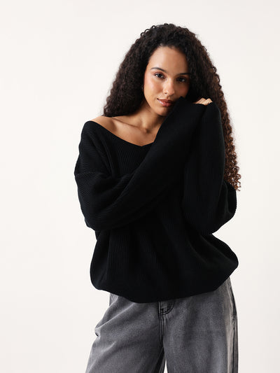 DL Woman Black Solid V- Neck Sweater