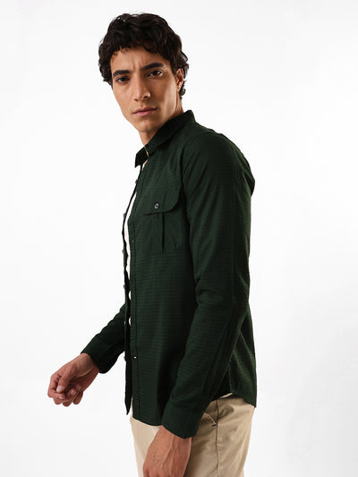 Men's Green Solid Textured Spread Collar Regular Fit Casual Shirt