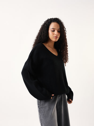 DL Woman Black Solid V- Neck Sweater