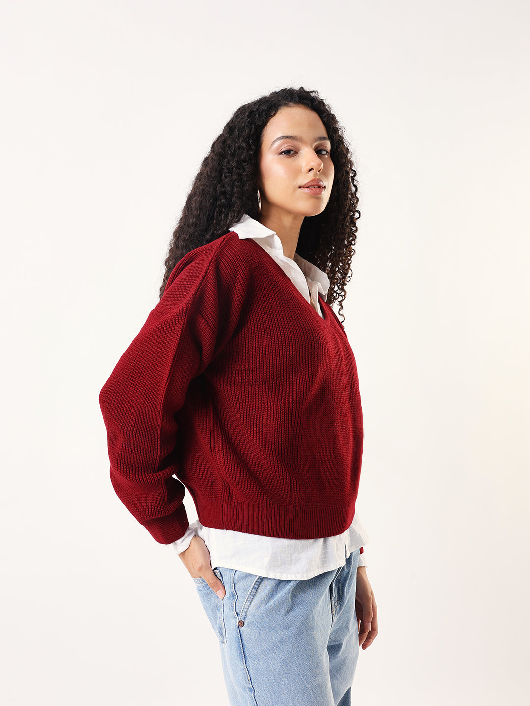 DL Woman Maroon Solid V- Neck Sweater