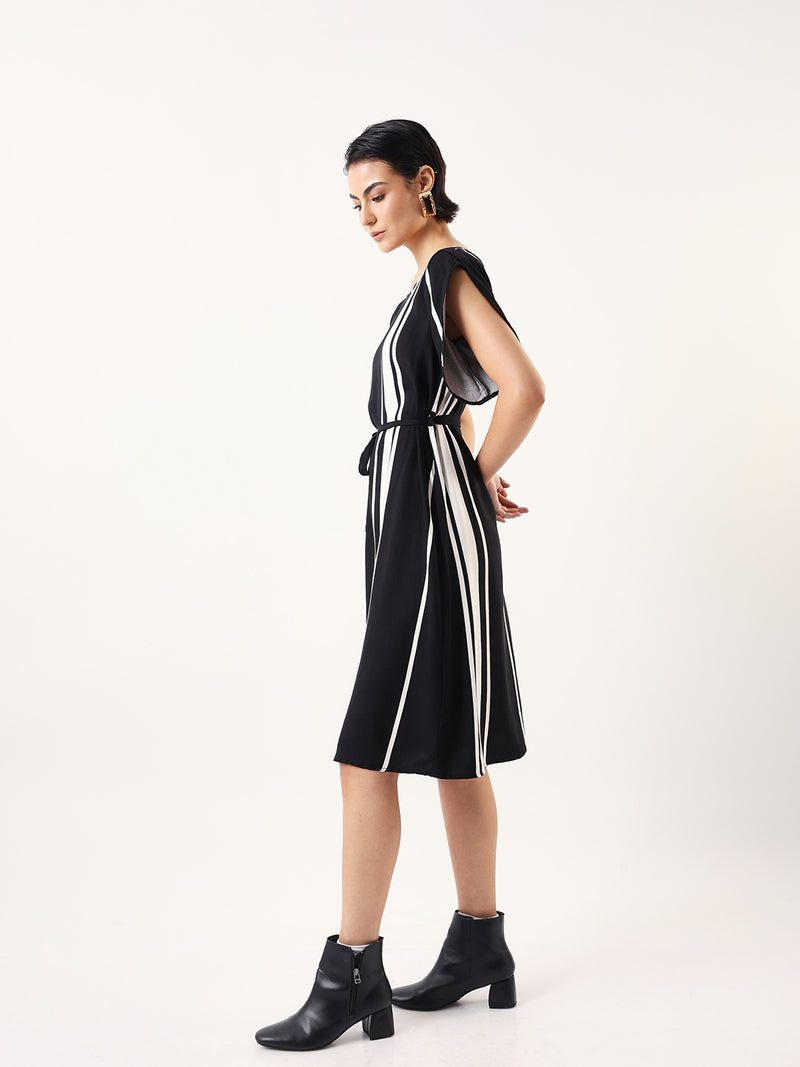 DL Woman Striped Round Neck Knee Length Dress With Petal Sleeves