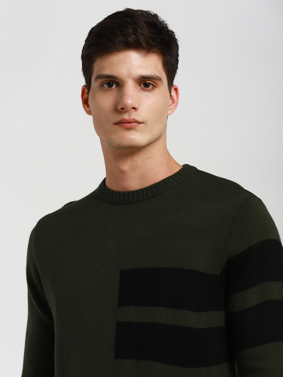Men's Round Neck Panelled Pullover Sweater