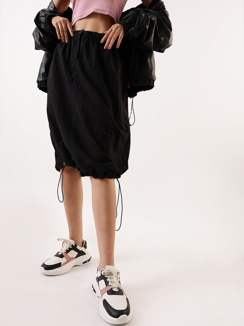 DL Woman Black Solid Knee Length Parachute Skirt