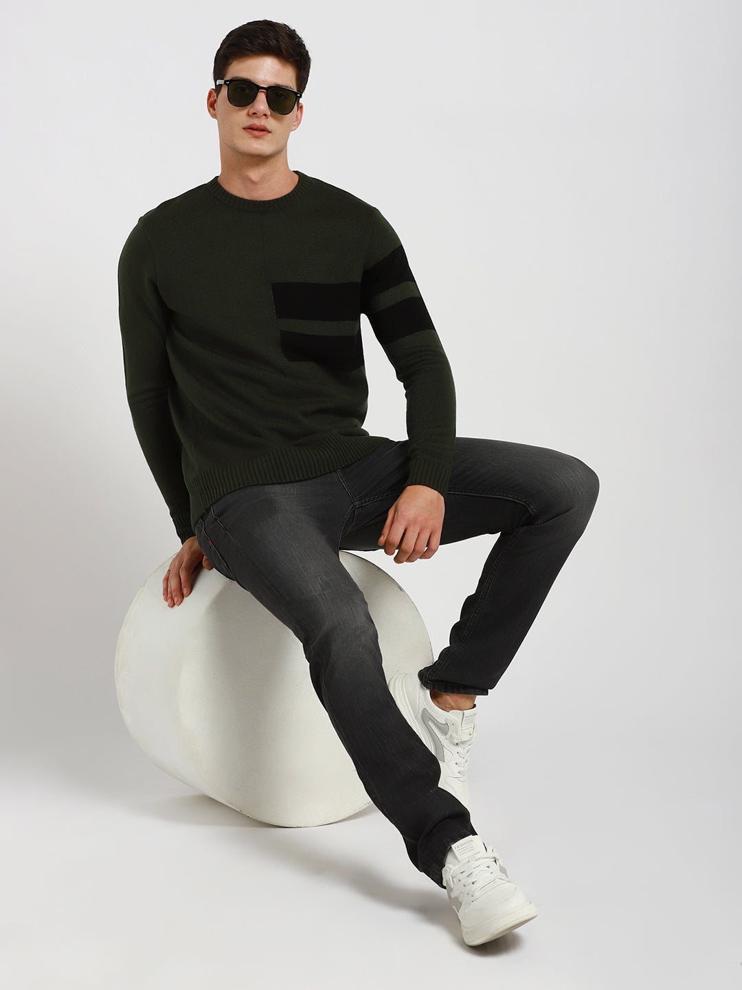 Men's Round Neck Panelled Pullover Sweater
