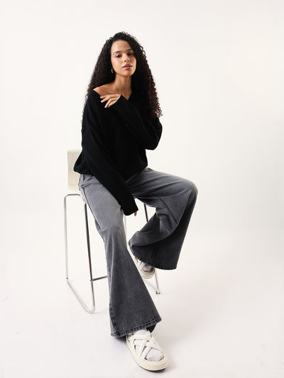 DL Woman Black Solid V- Neck Sweater