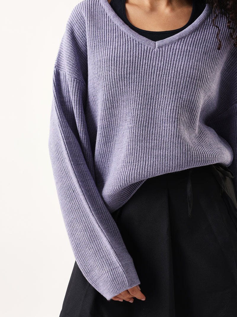 DL Woman Lilac Solid V- Neck Sweater