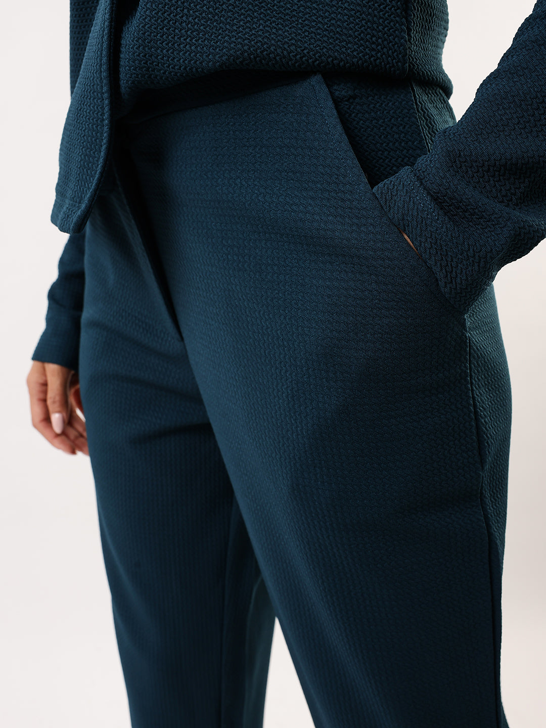 DL Woman Solid Blazer and Trousers Co-ords Set