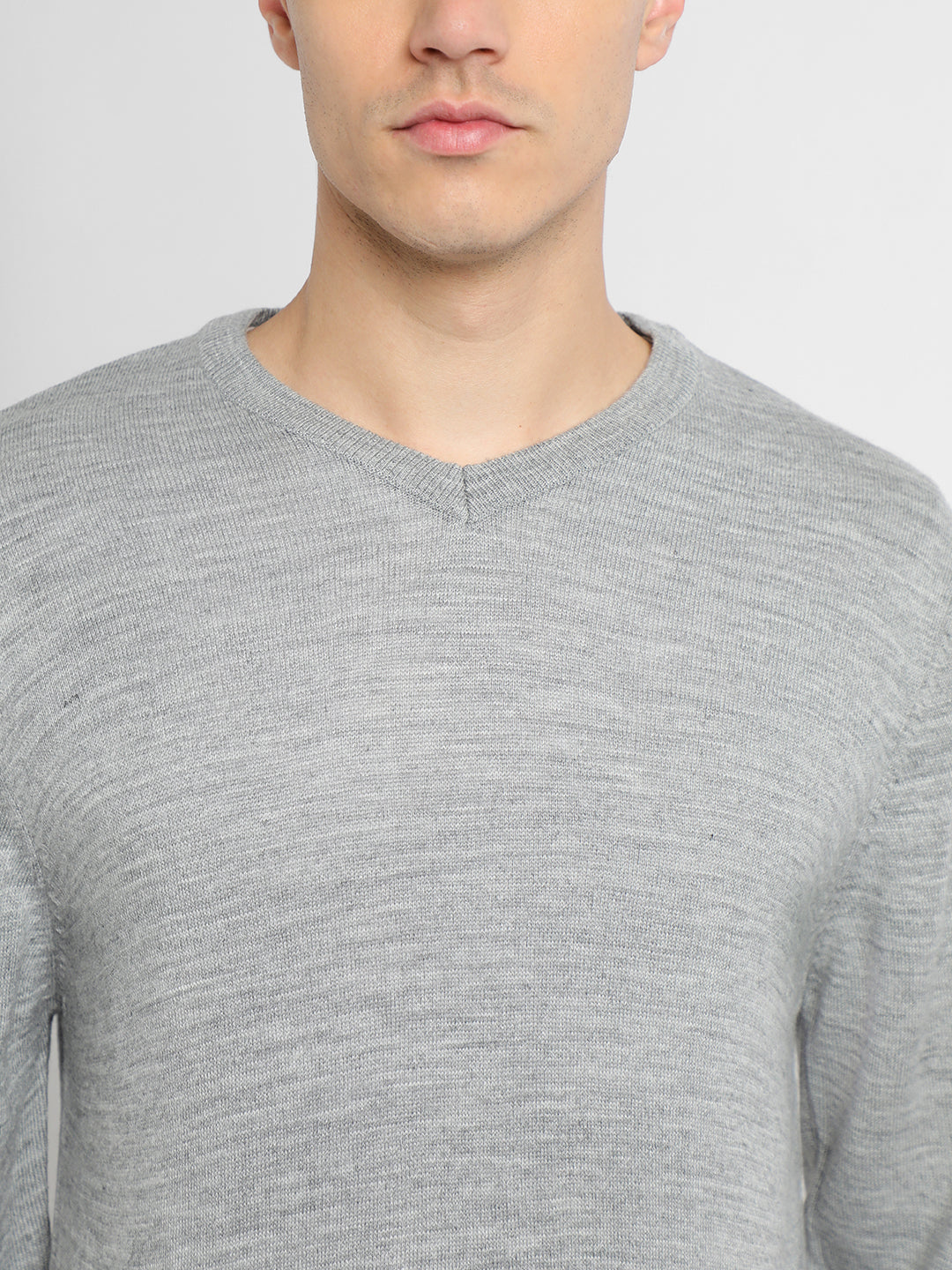 Men's Solid V-Neck Pullover Sweater
