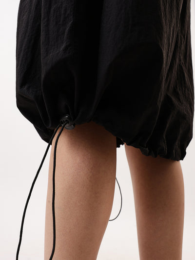 DL Woman Black Solid Knee Length Parachute Skirt