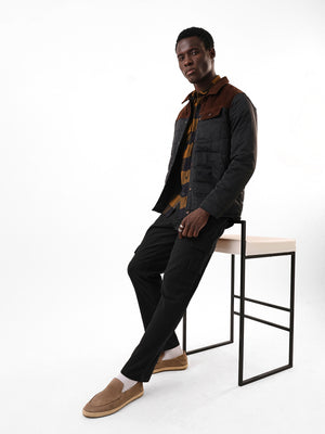 Men's Black Solid Cotton Relaxed Fit Mid-Rise Cargo Trousers