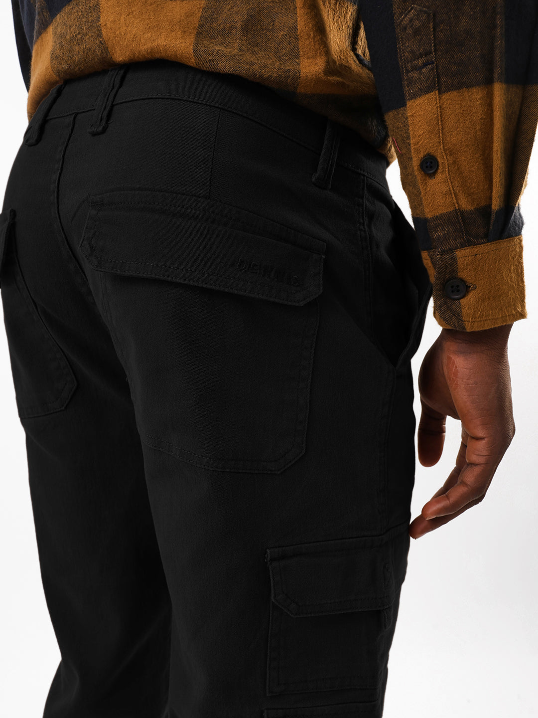 Men's Black Solid Cotton Relaxed Fit Mid-Rise Cargo Trousers