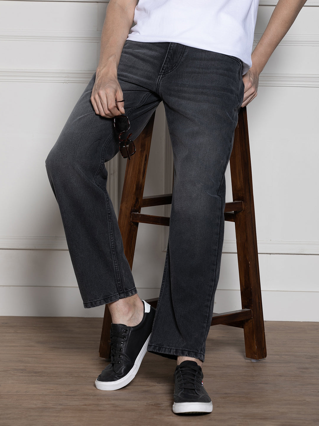 Men's Charcoal Relaxed Fit Light Fade Jeans