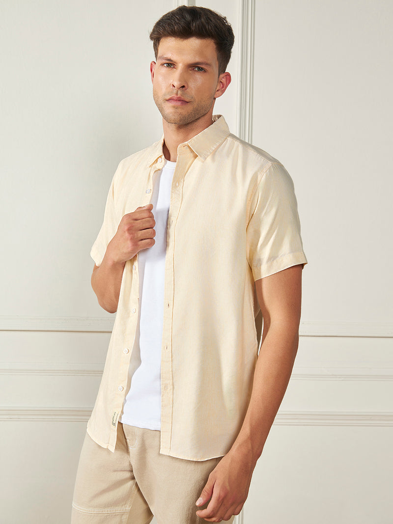 Men's Spread Collar Regular Fit Solid Yellow Casual Shirt
