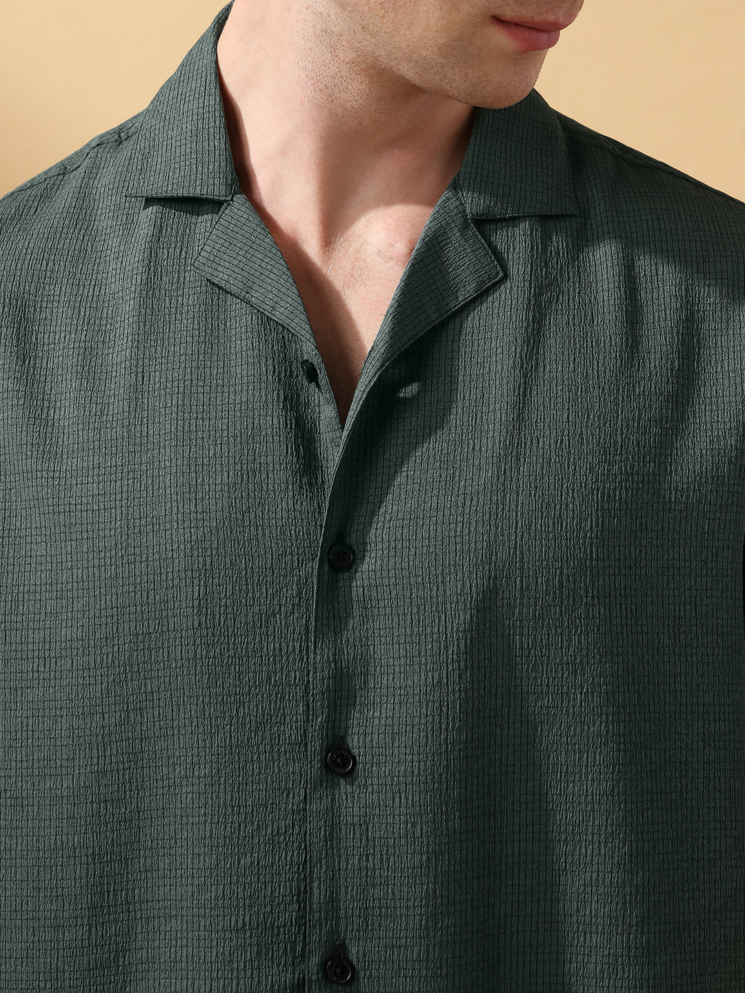 Men's Green Solid Textured Cuban Collar Half Sleeves Casual Shirt