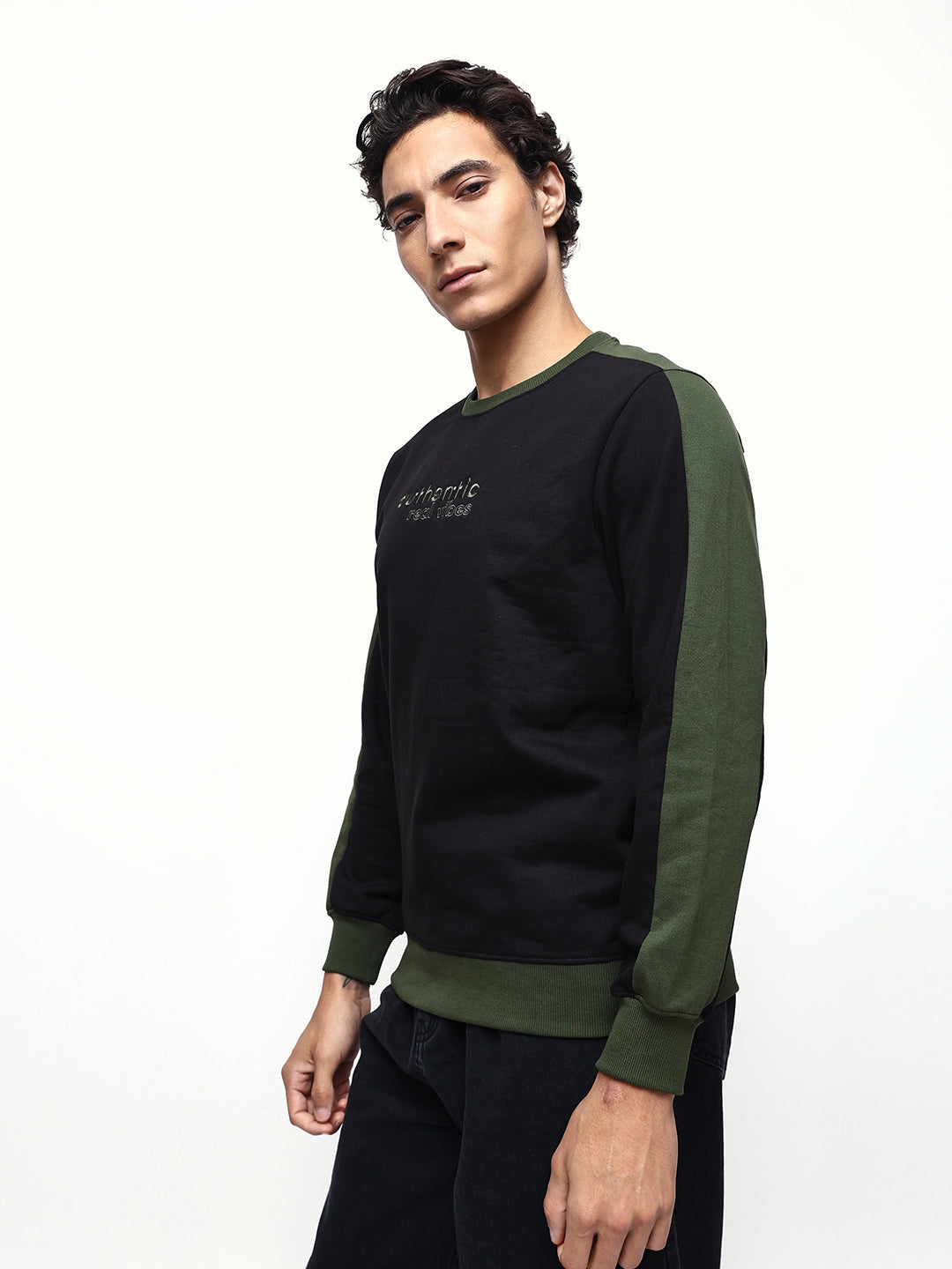 Men's Colourblocked Round Neck Relaxed Fit Pullover Sweatshirt