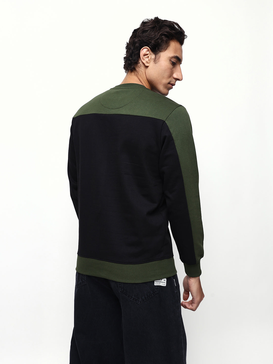 Men's Colourblocked Round Neck Relaxed Fit Pullover Sweatshirt
