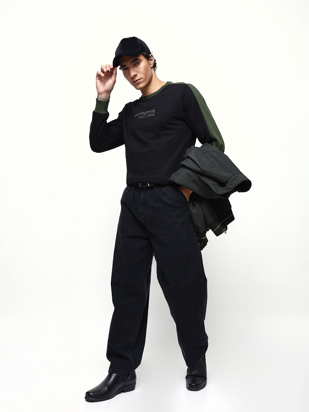 Men's Colourblocked Round Neck Relaxed Fit Pullover Sweatshirt