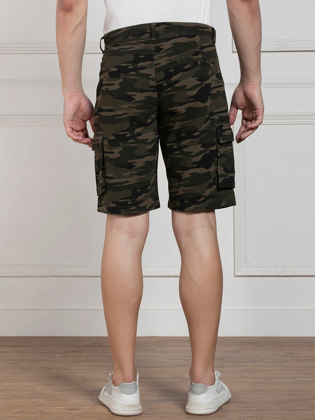 Men's Olive Relaxed Fit Mid-Rise Solid Cargo Shorts
