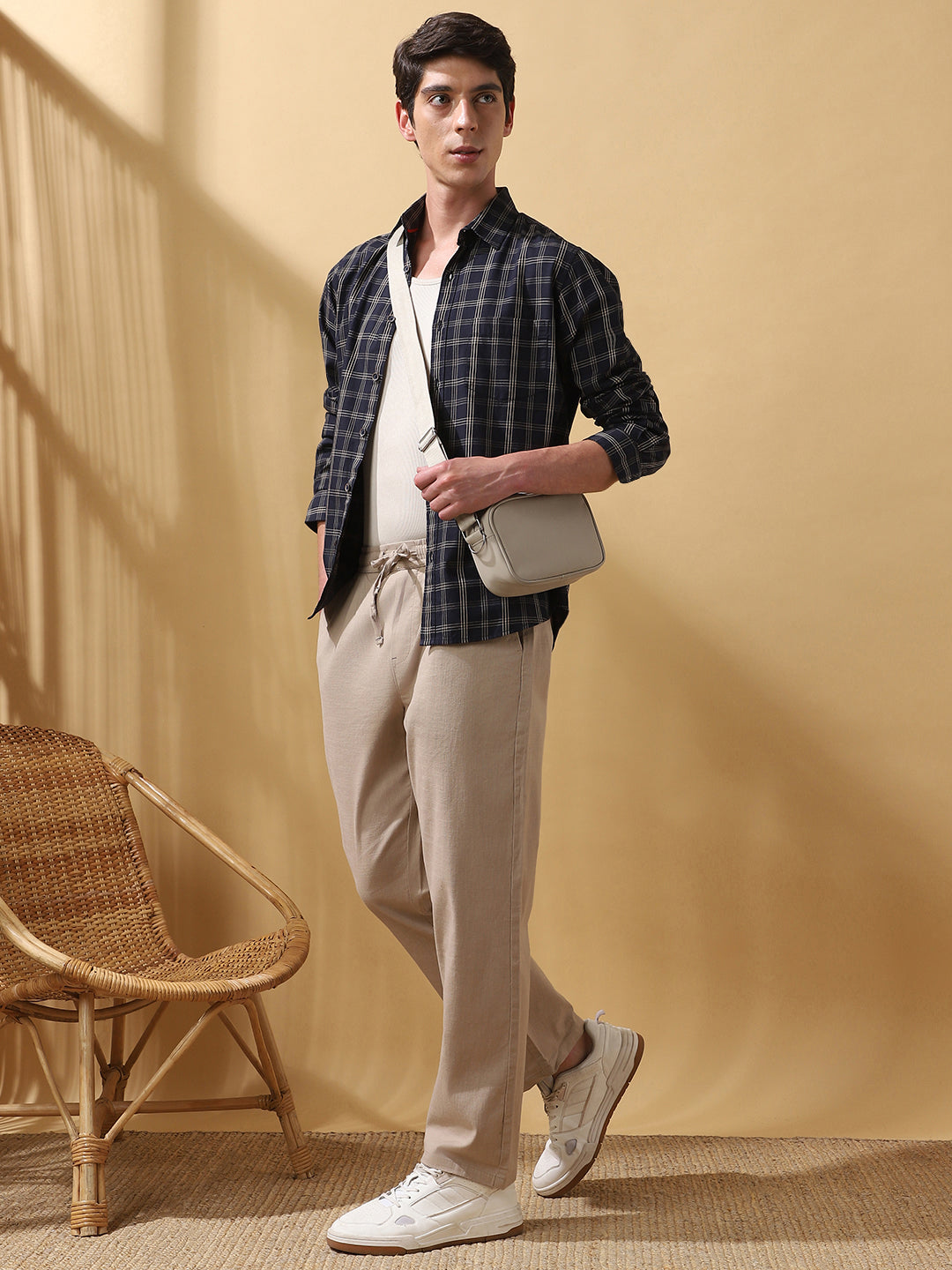 Men's Solid Straight Fit Regular Trousers