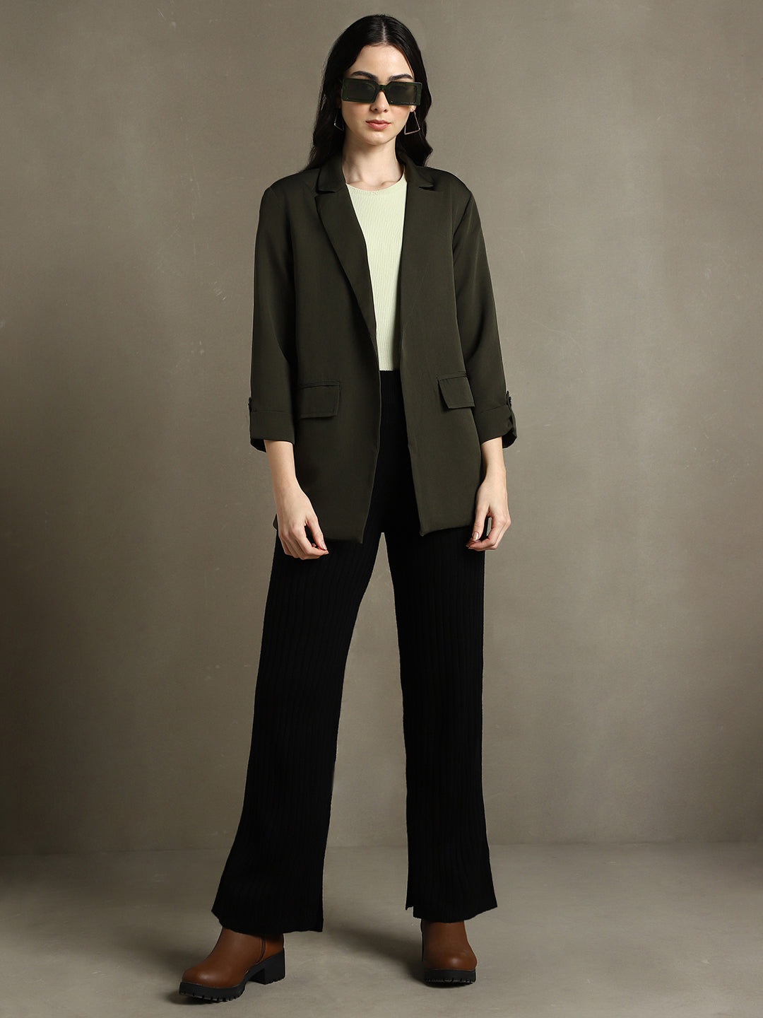 DL Woman Forest Green Solid Lapel Collar Full Sleeves Regular Fit Blazer