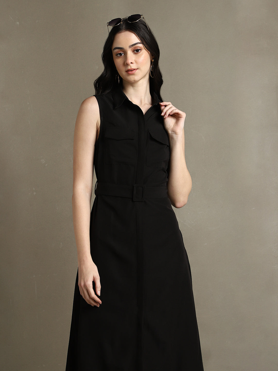 DL Woman Black Solid Shirt Collar Sleeveless Dress