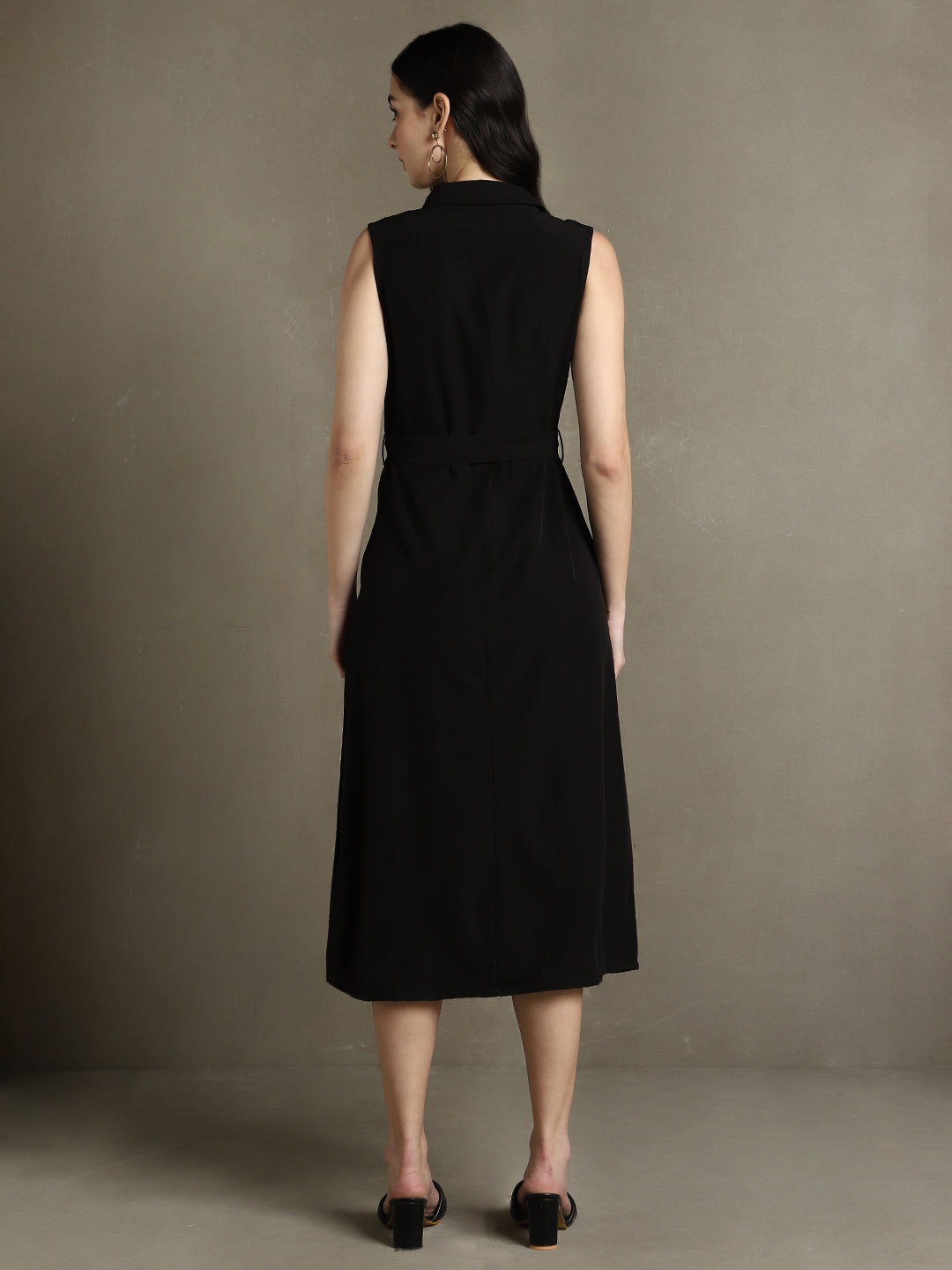DL Woman Black Solid Shirt Collar Sleeveless Dress