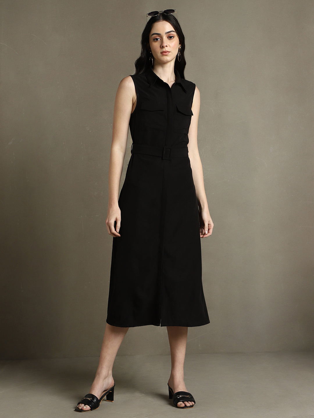DL Woman Black Solid Shirt Collar Sleeveless Dress