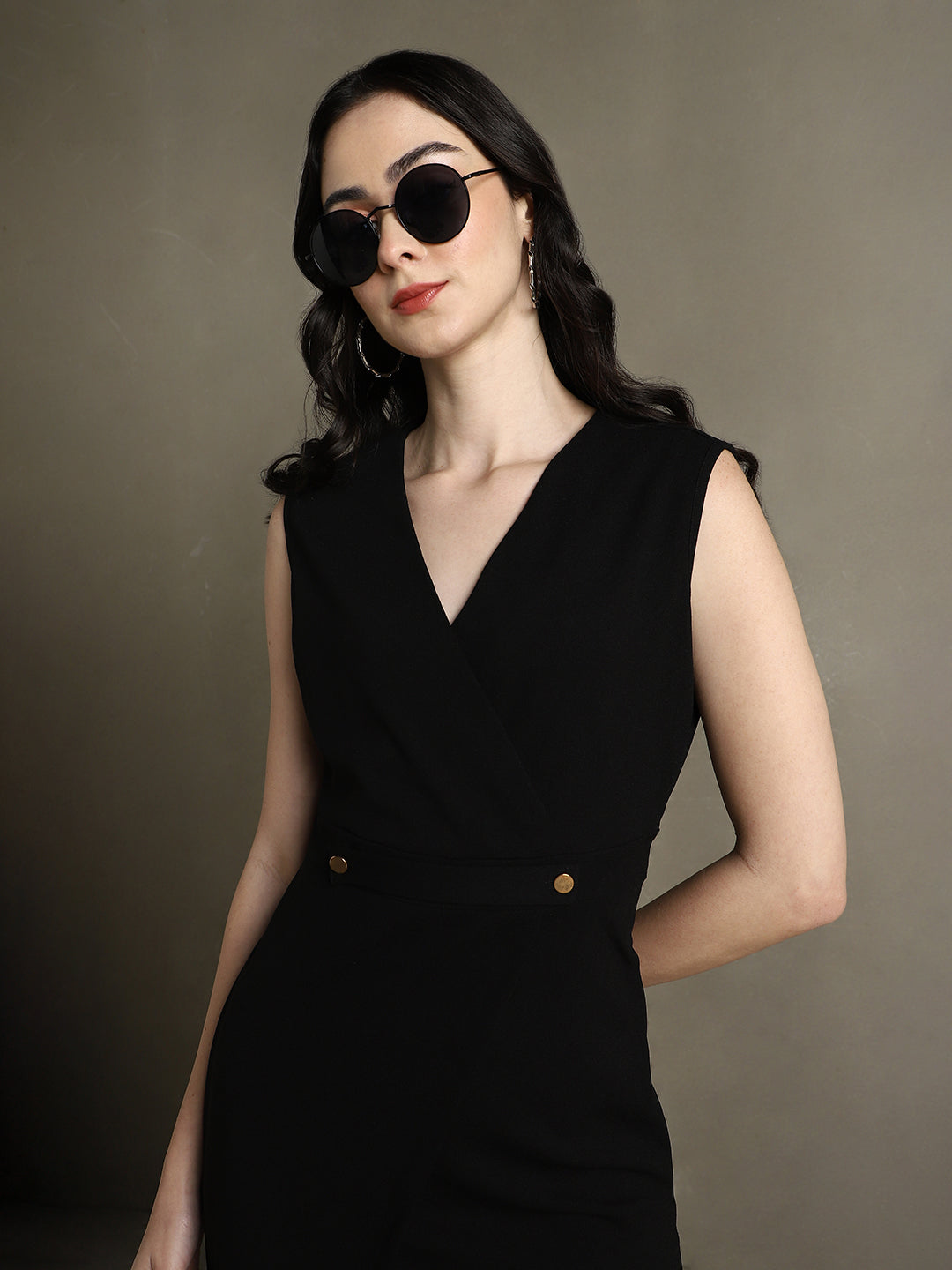 Black Solid V-Neck Sleeveless Dress