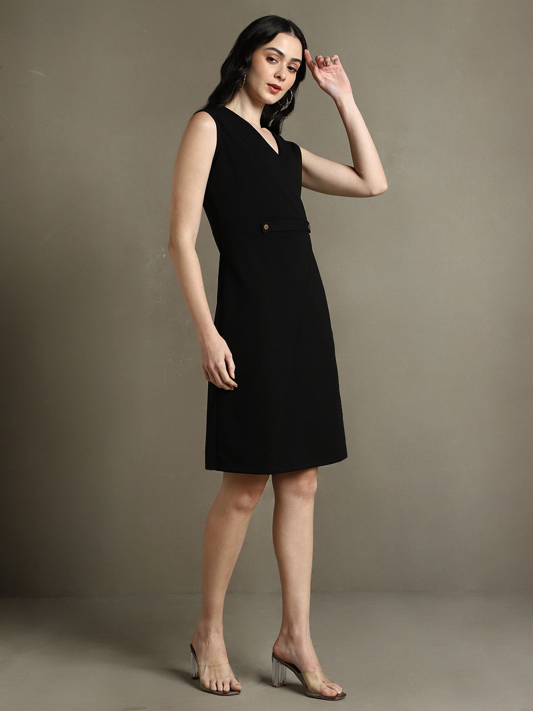 Black Solid V-Neck Sleeveless Dress