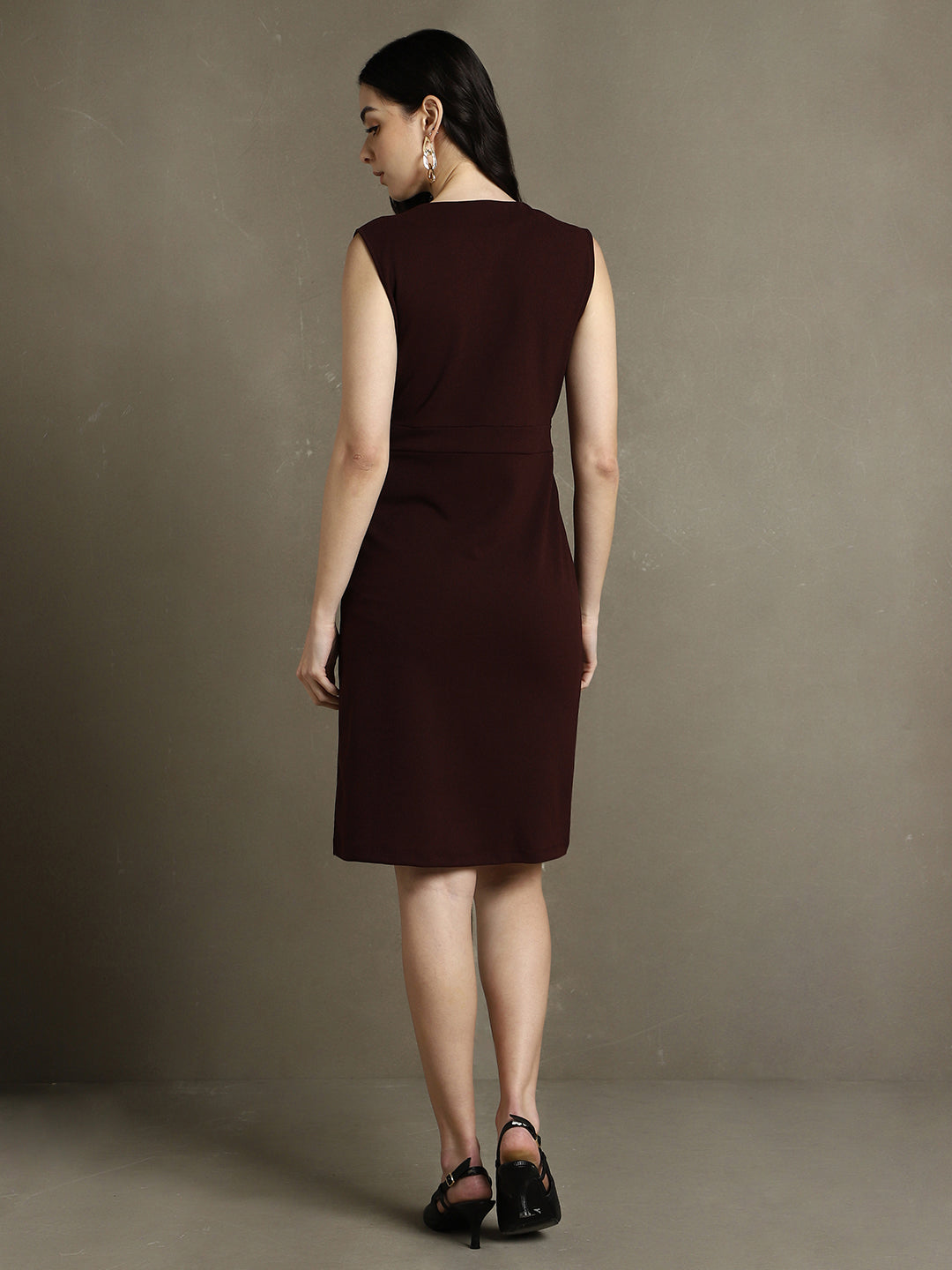Wine Solid V-Neck Sleeveless Dress