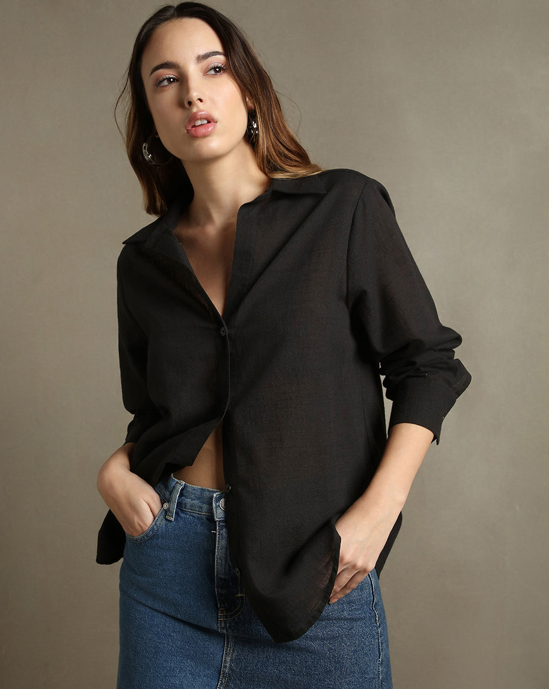 DL Woman Black Solid Textured Spread Collar Full Sleeves Oversized Shirt