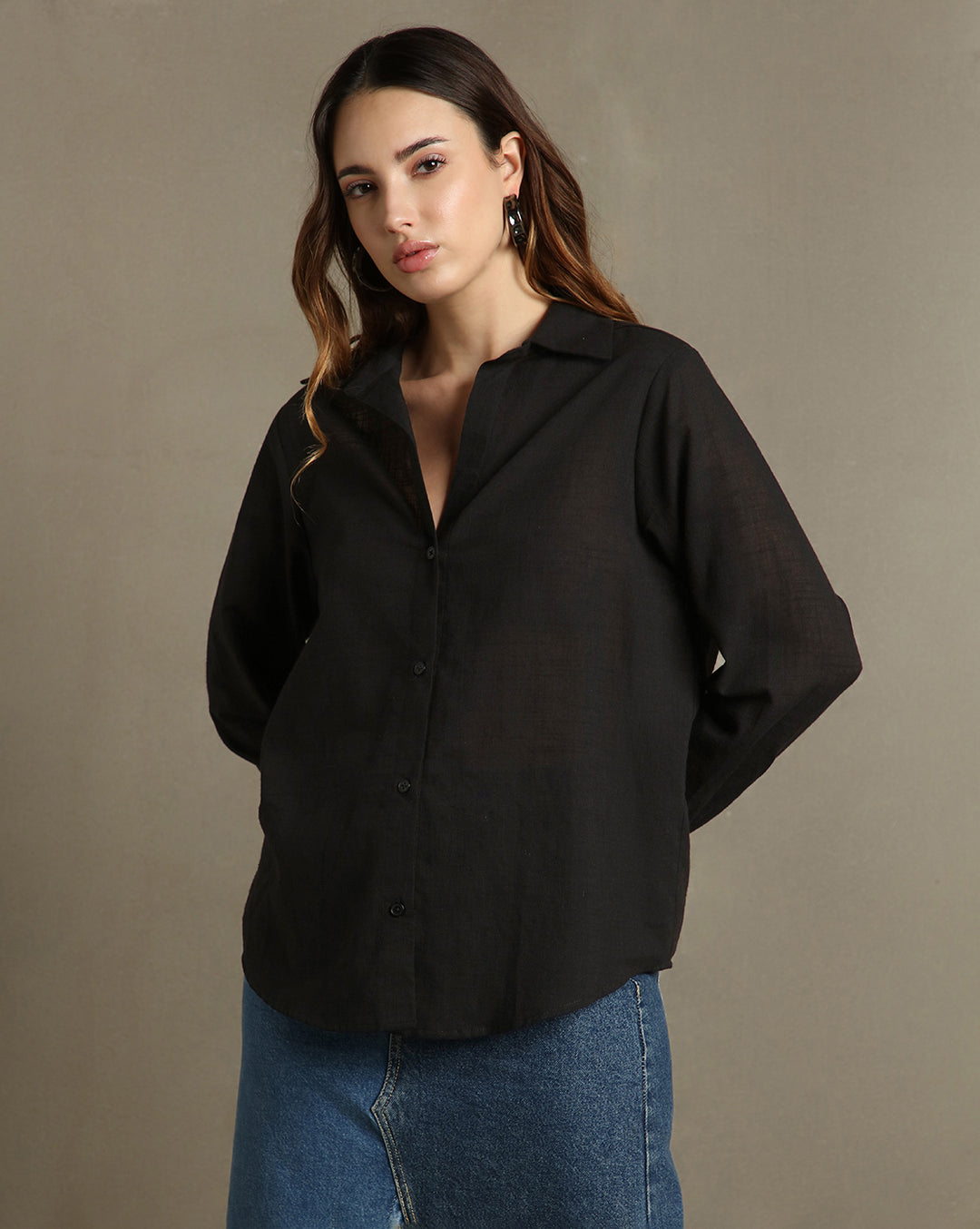 DL Woman Black Solid Textured Spread Collar Full Sleeves Oversized Shirt