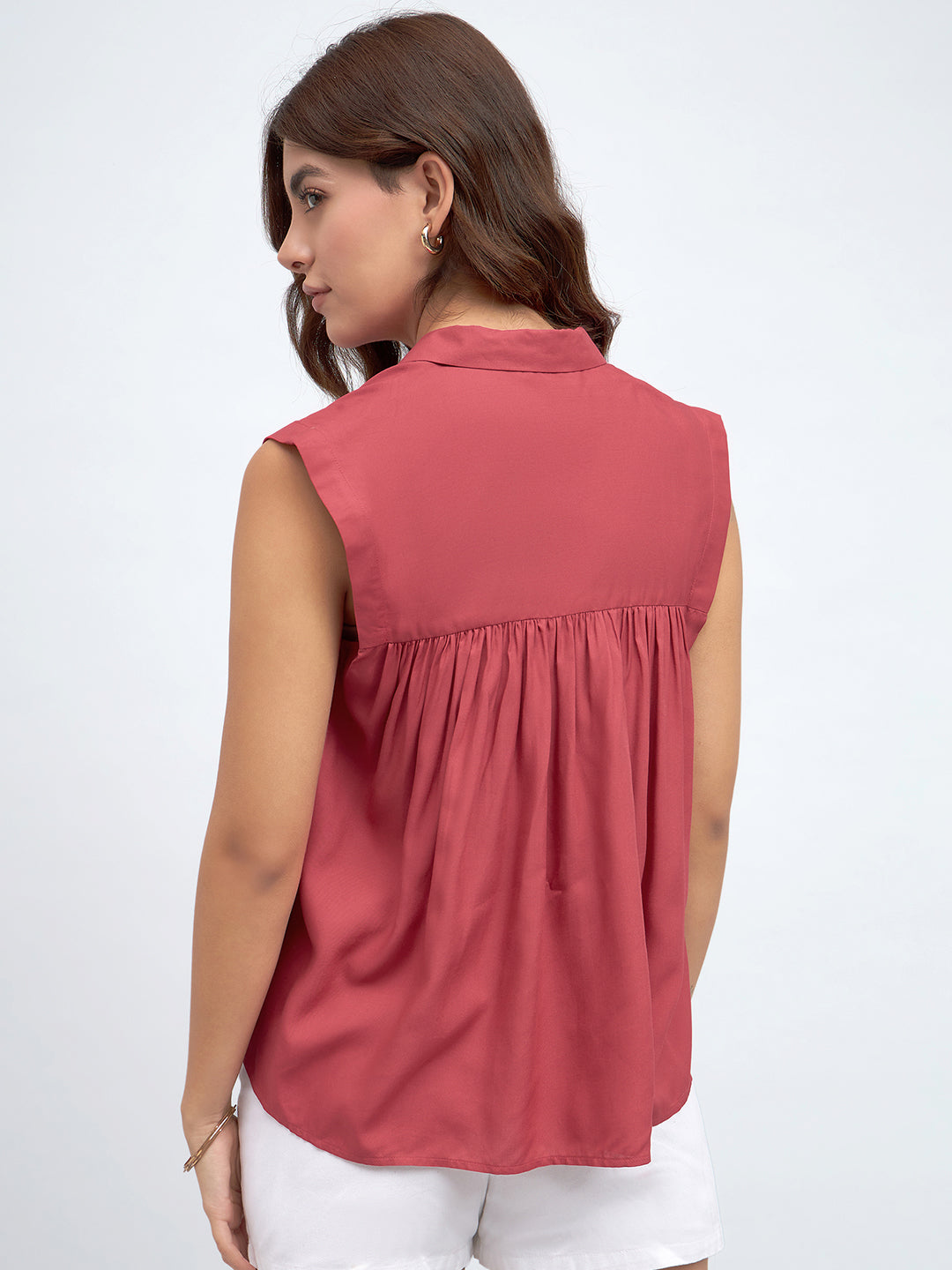 DL Woman Shirt Collar Regular Fit Solid Red Sleeveless Shirt