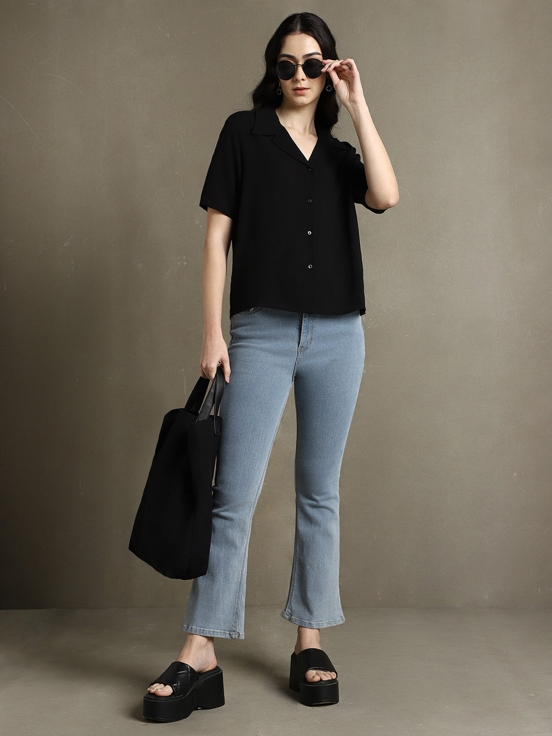 DL Woman Black Solid Lapel Collar Half Sleeves Shirt