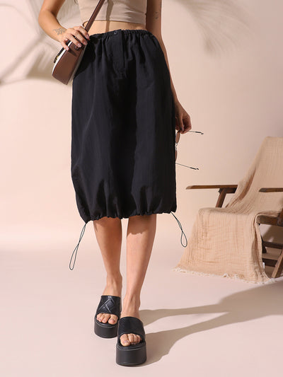DL Woman Black Solid Knee Length Parachute Skirt