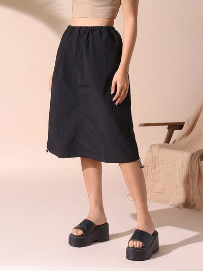 DL Woman Black Solid Knee Length Parachute Skirt