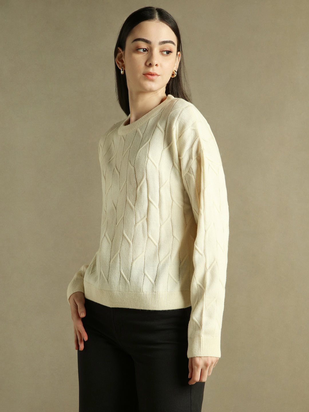 Round Neck Solid White Full Sleeves Pullover Sweater