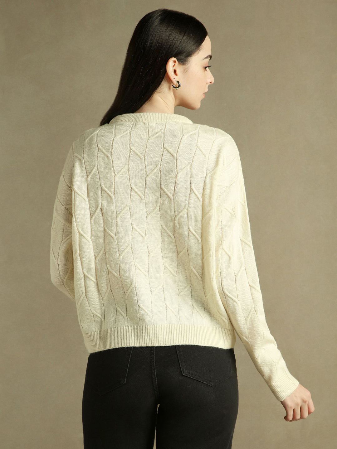 Round Neck Solid White Full Sleeves Pullover Sweater