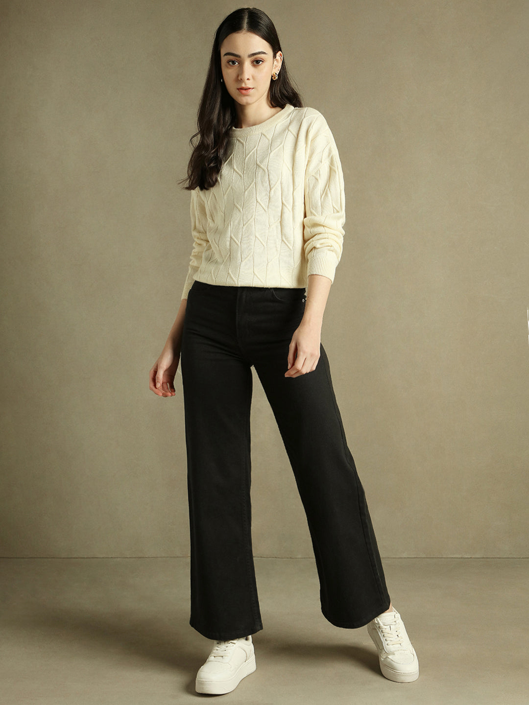Round Neck Solid White Full Sleeves Pullover Sweater