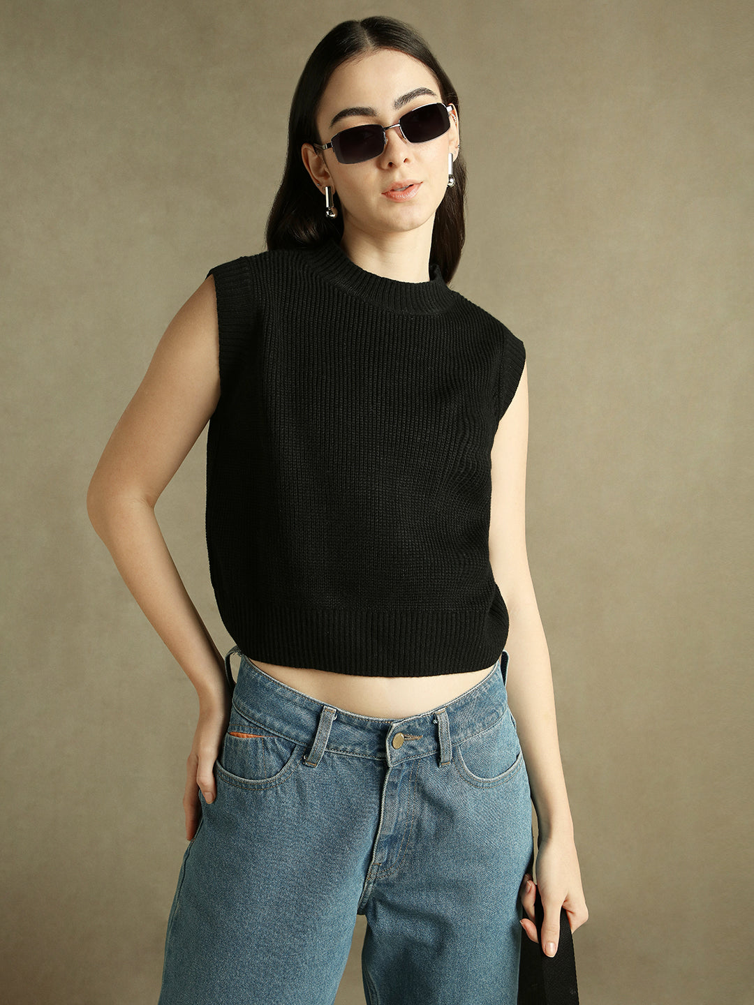 Black Solid Round Neck Sweater Vest
