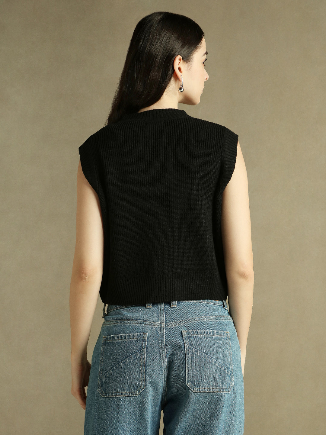 Black Solid Round Neck Sweater Vest
