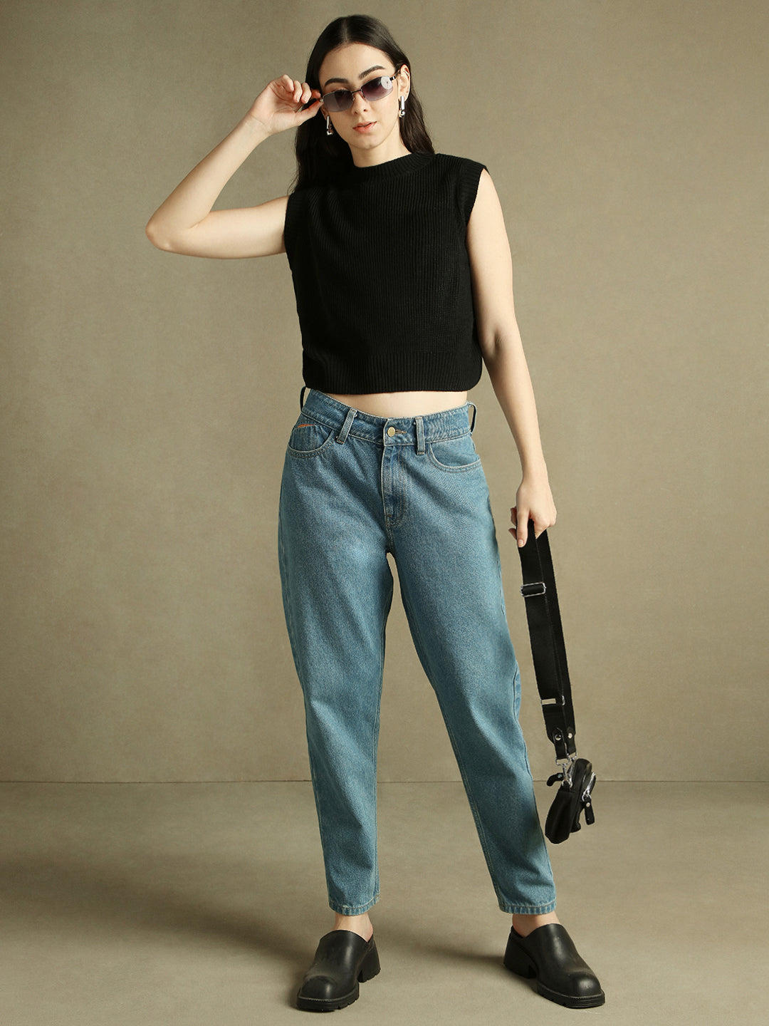 Black Solid Round Neck Sweater Vest