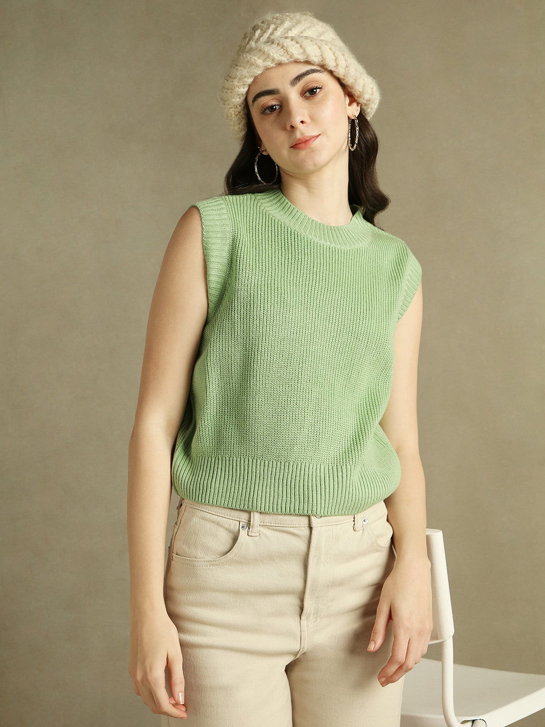 Green Solid Round Neck Sweater Vest